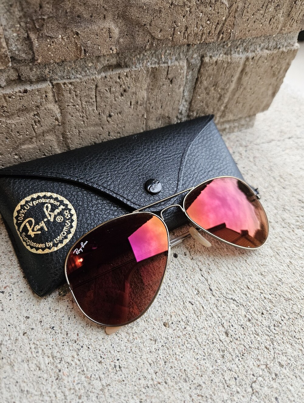 Ray-Ban Aviator Sunglasses with Mirror Lenses and Gold Frame